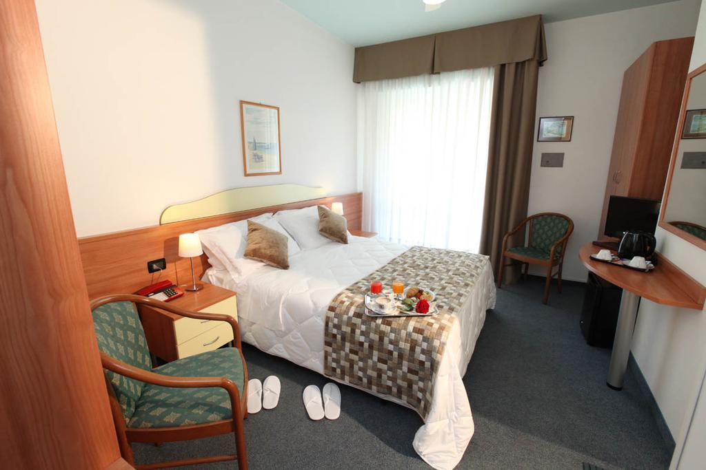 Hotel Derby S リド・ディ・イエゾロ エクステリア 写真