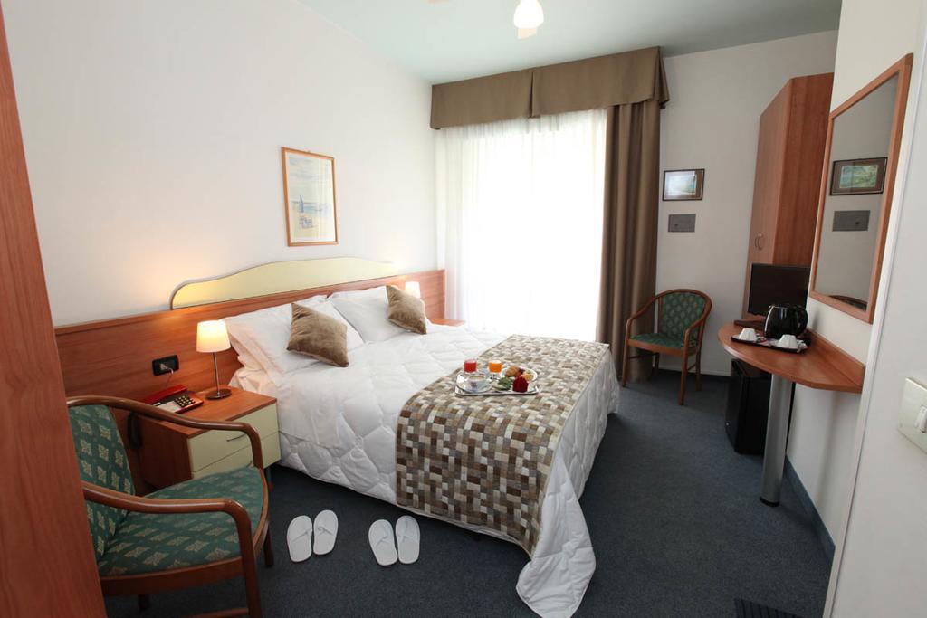 Hotel Derby S リド・ディ・イエゾロ エクステリア 写真